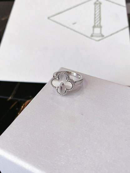 [⭐Haelin Jewelry]CLOVER SILVER RING