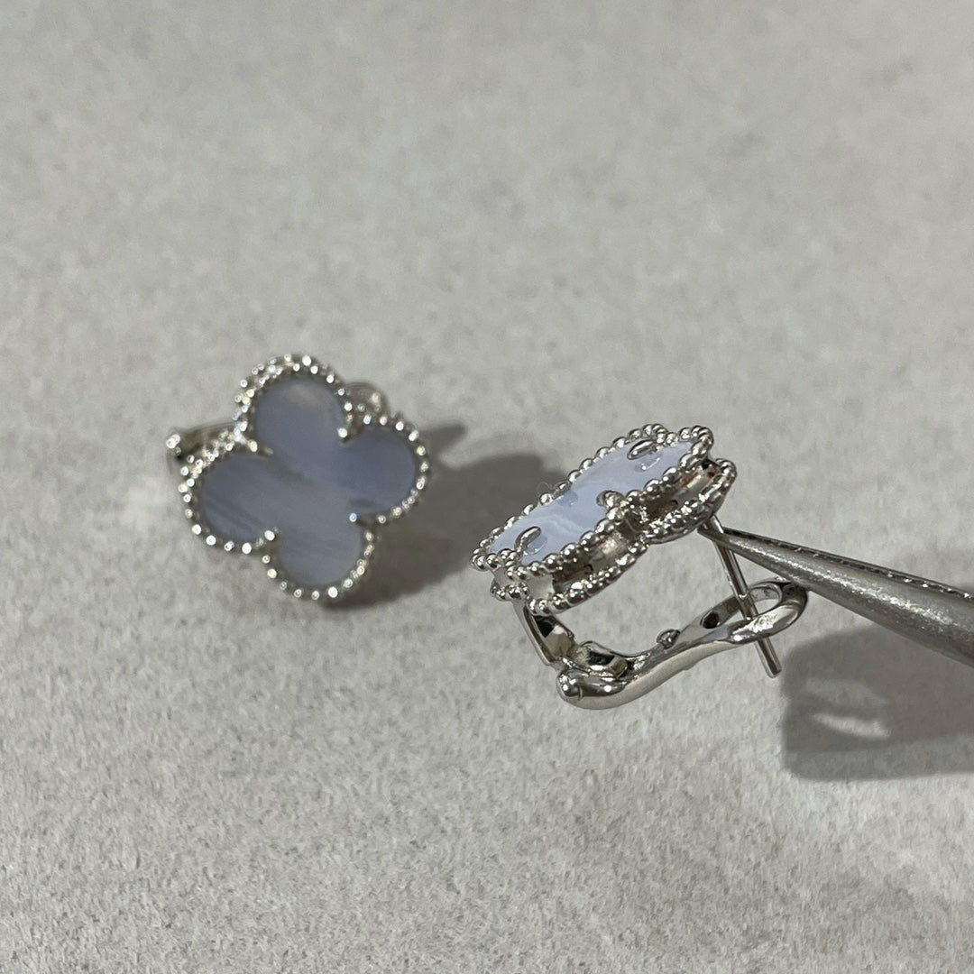 [⭐Haelin Jewelry]CLOVER CHALCEDONY SILVER STUD EARRINGS