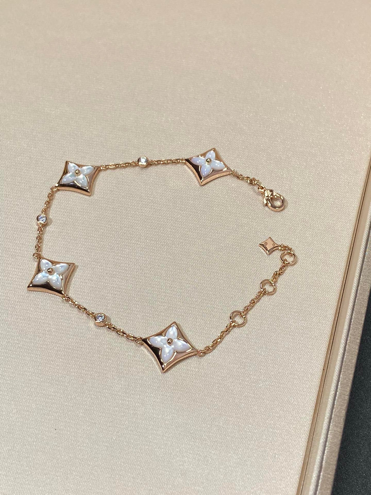 [⭐Haelin Jewelry]STAR 4 MOTIF MOP DIAMOND PINK GOLD BRACELET