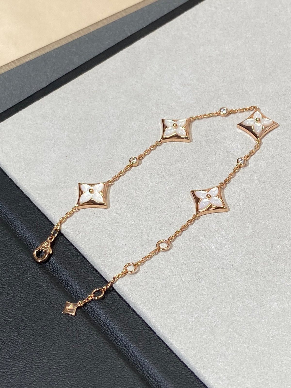 [⭐Haelin Jewelry]STAR 4 MOTIF MOP DIAMOND PINK GOLD BRACELET