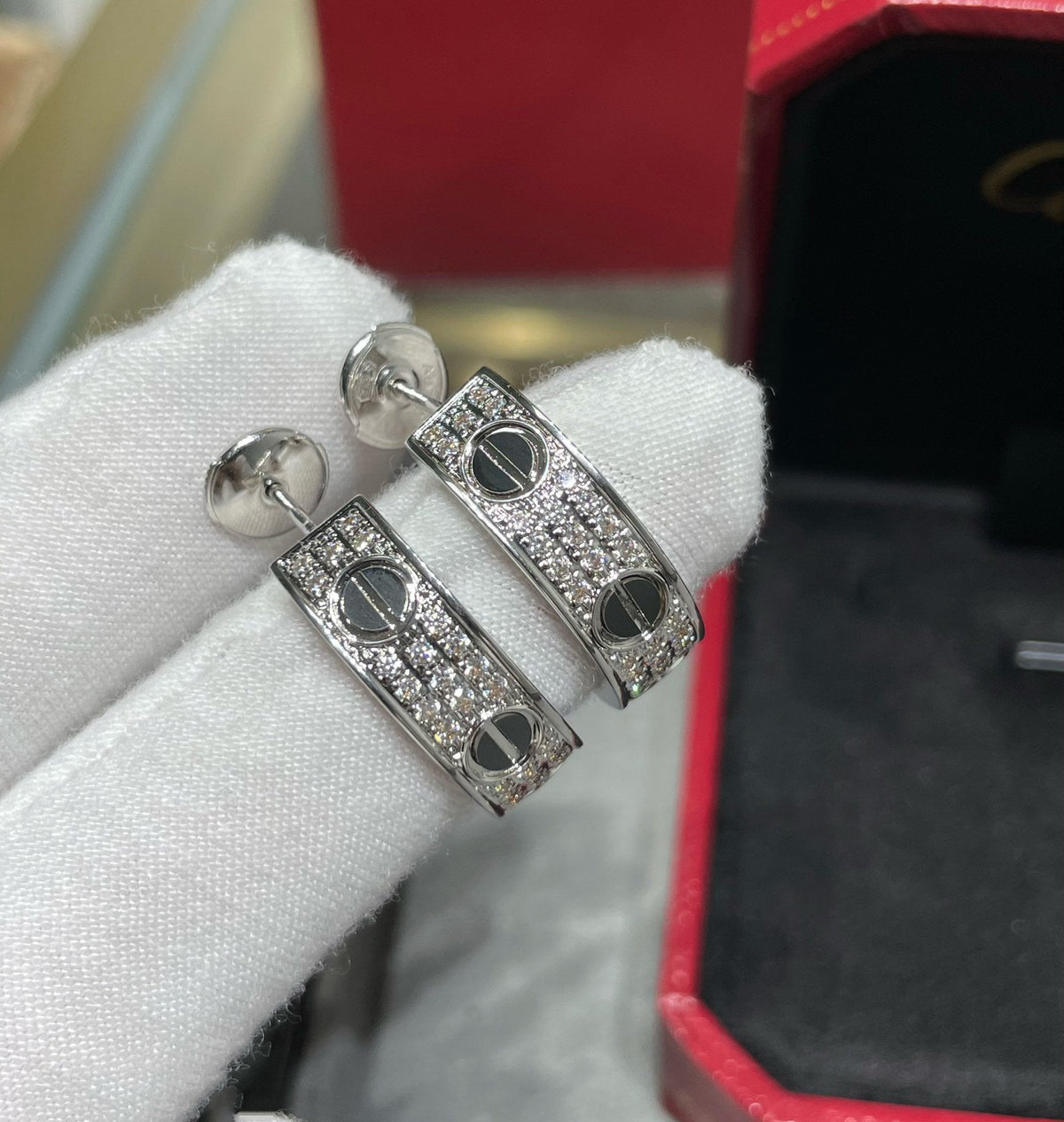 [⭐Haelin Jewelry]LOVE CERAMIC DIAMOND PAVED SILVER EARRINGS