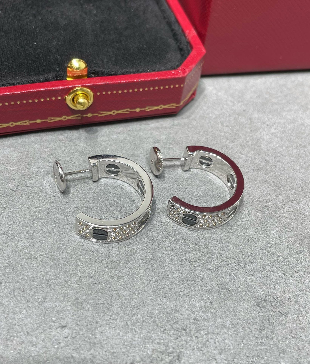[⭐Haelin Jewelry]LOVE CERAMIC DIAMOND PAVED SILVER EARRINGS