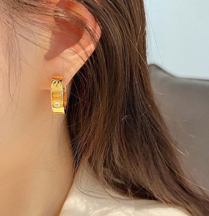 [⭐Haelin Jewelry]LOVE 5.5MM 1 DIAMOND EARRINGS