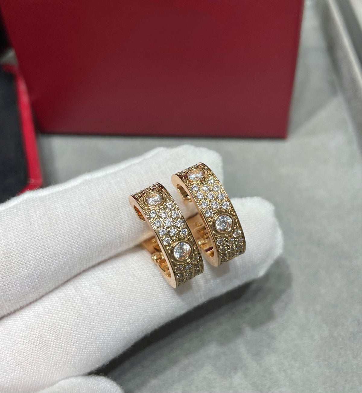 [⭐Haelin Jewelry]LOVE 5.5MM DIAMOND PAVED EARRINGS