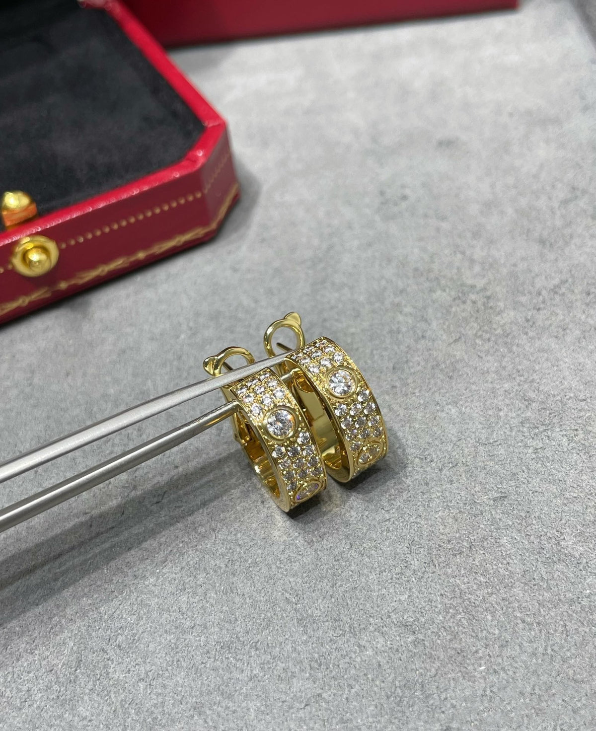 [⭐Haelin Jewelry]LOVE 5.5MM DIAMOND PAVED EARRINGS