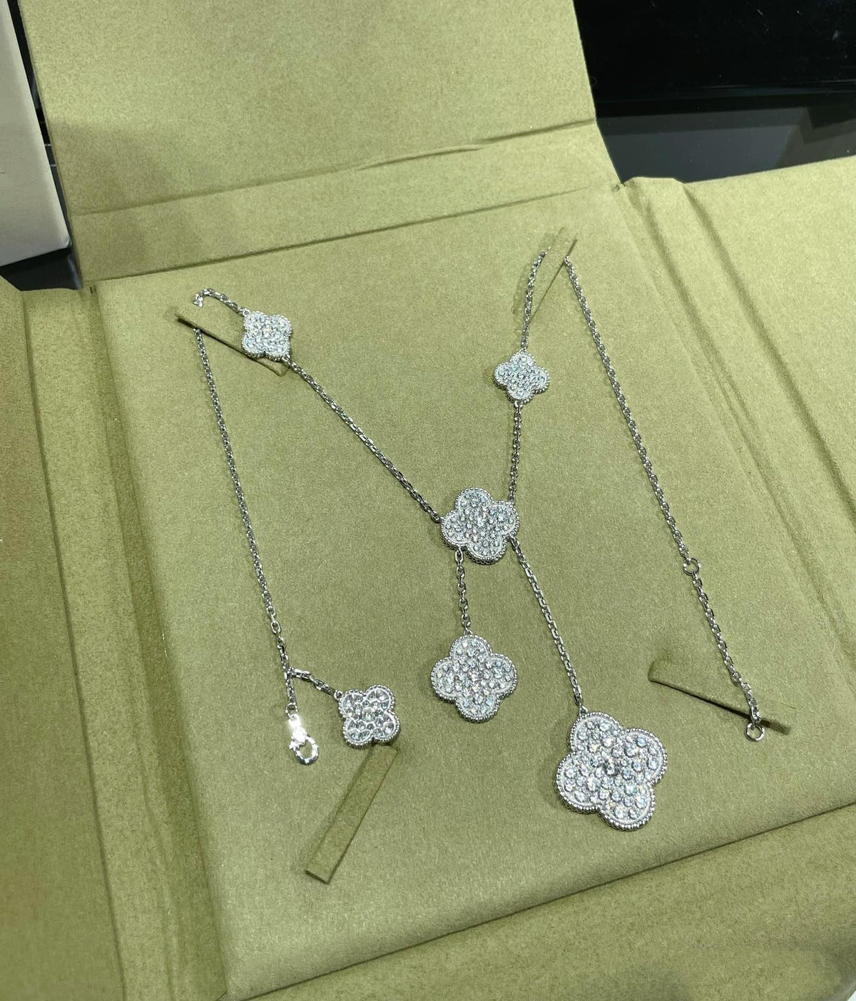 [⭐Haelin Jewelry]CLOVER 6 MOTIF DIAMOND PAVED NECKLACE