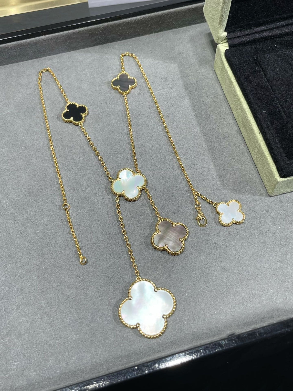 [⭐Haelin Jewelry]CLOVER 6 MOTIF MOP ONYX GOLD NECKLACE