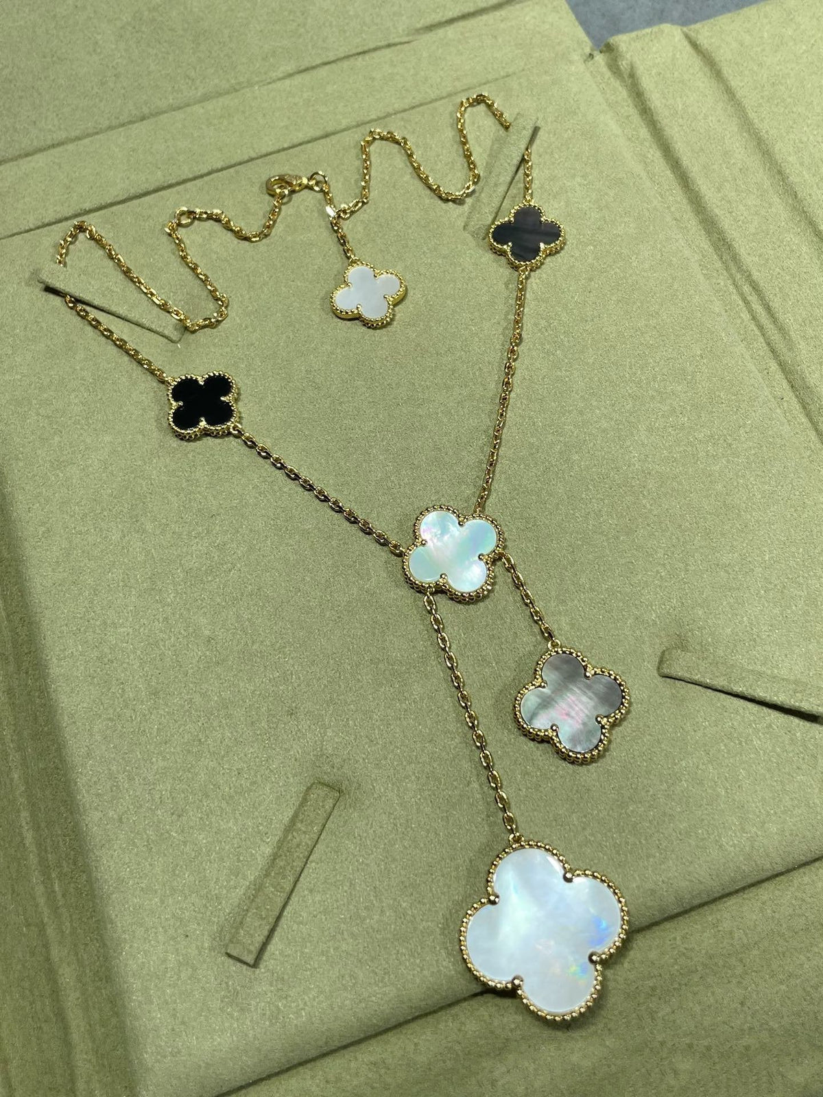 [⭐Haelin Jewelry]CLOVER 6 MOTIF MOP ONYX GOLD NECKLACE