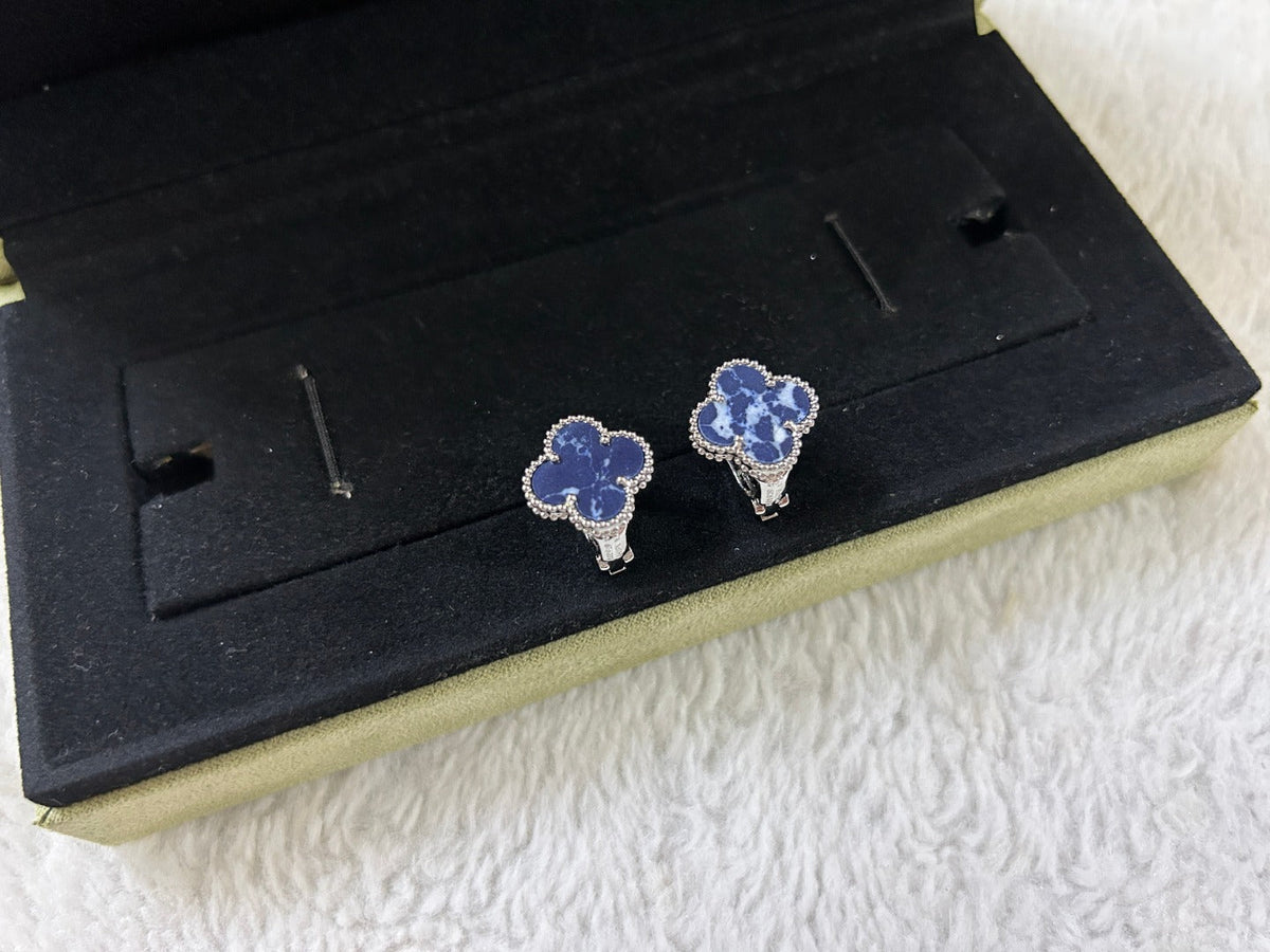 [⭐Haelin Jewelry]CLOVER PIETERSITE MEDIUM STUD EARRINGS