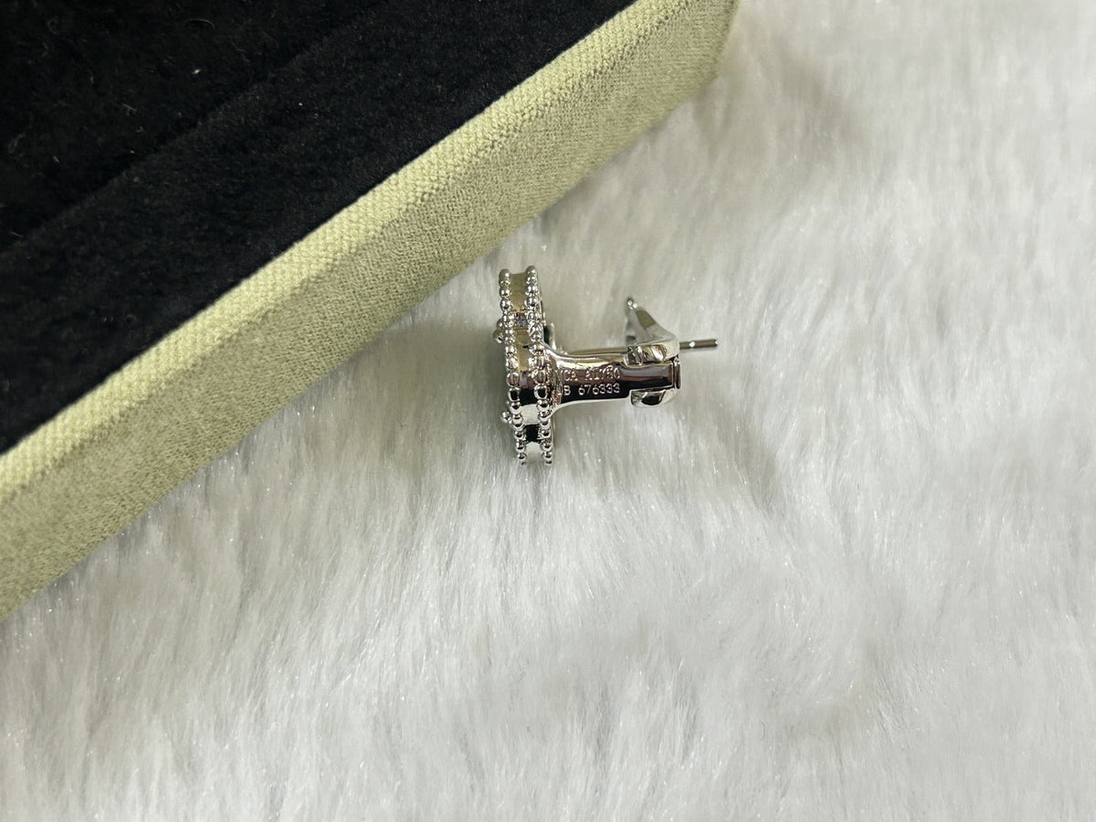 [⭐Haelin Jewelry]CLOVER PIETERSITE MEDIUM STUD EARRINGS