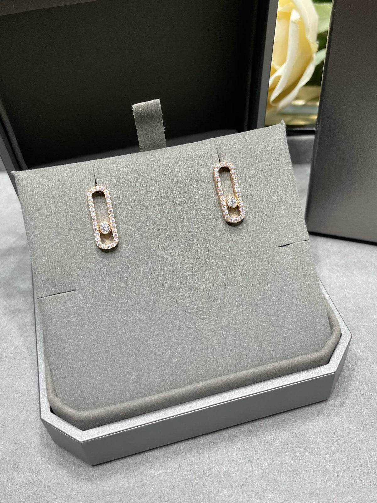 [⭐Haelin Jewelry]MOVE UNO STUD DIAMOND PAVED EARRINGS