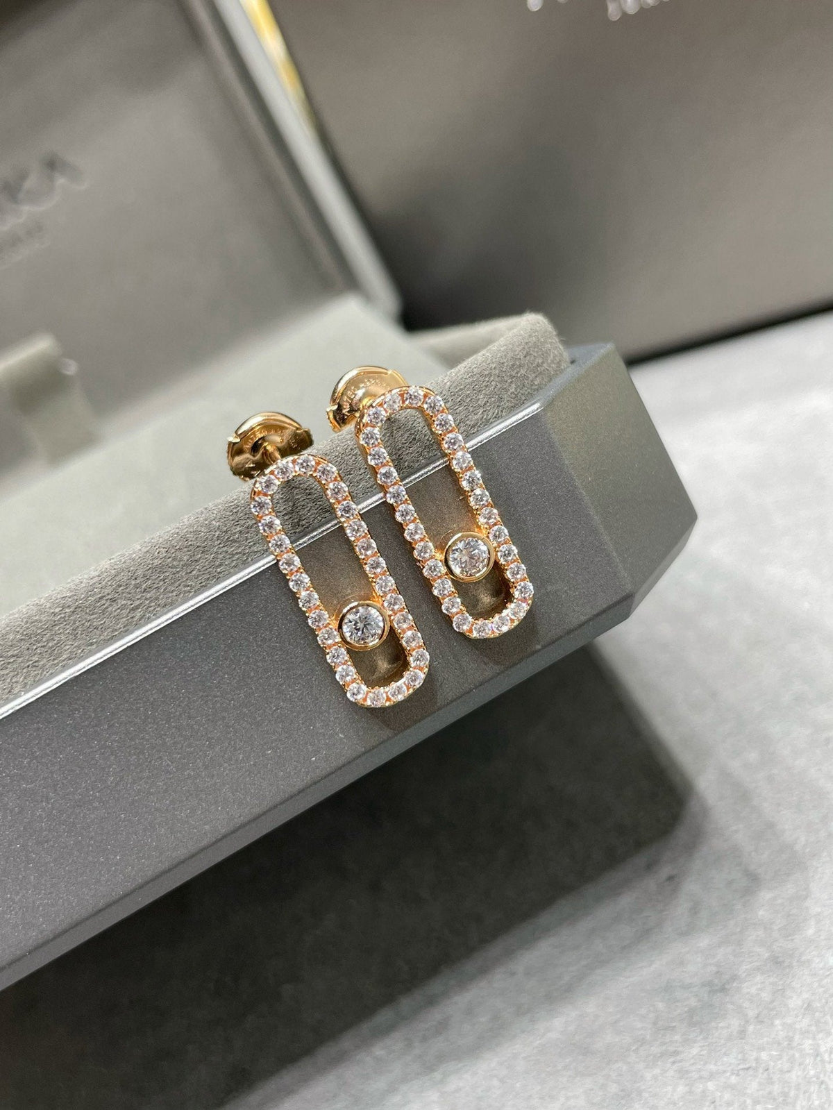 [⭐Haelin Jewelry]MOVE UNO STUD DIAMOND PAVED EARRINGS