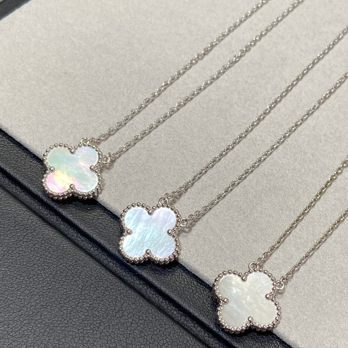 [⭐Haelin Jewelry]CLOVER MEDIUM SILVER WHITE MOP NECKLACE