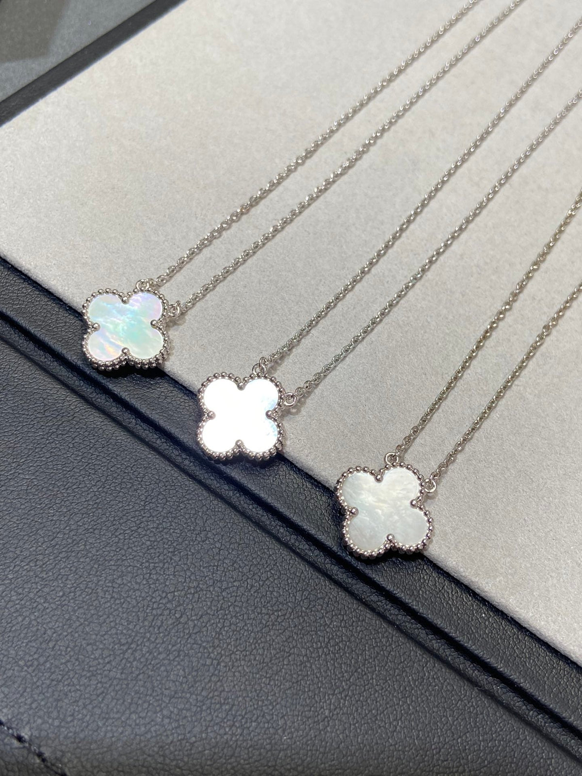 [⭐Haelin Jewelry]CLOVER MEDIUM SILVER WHITE MOP NECKLACE