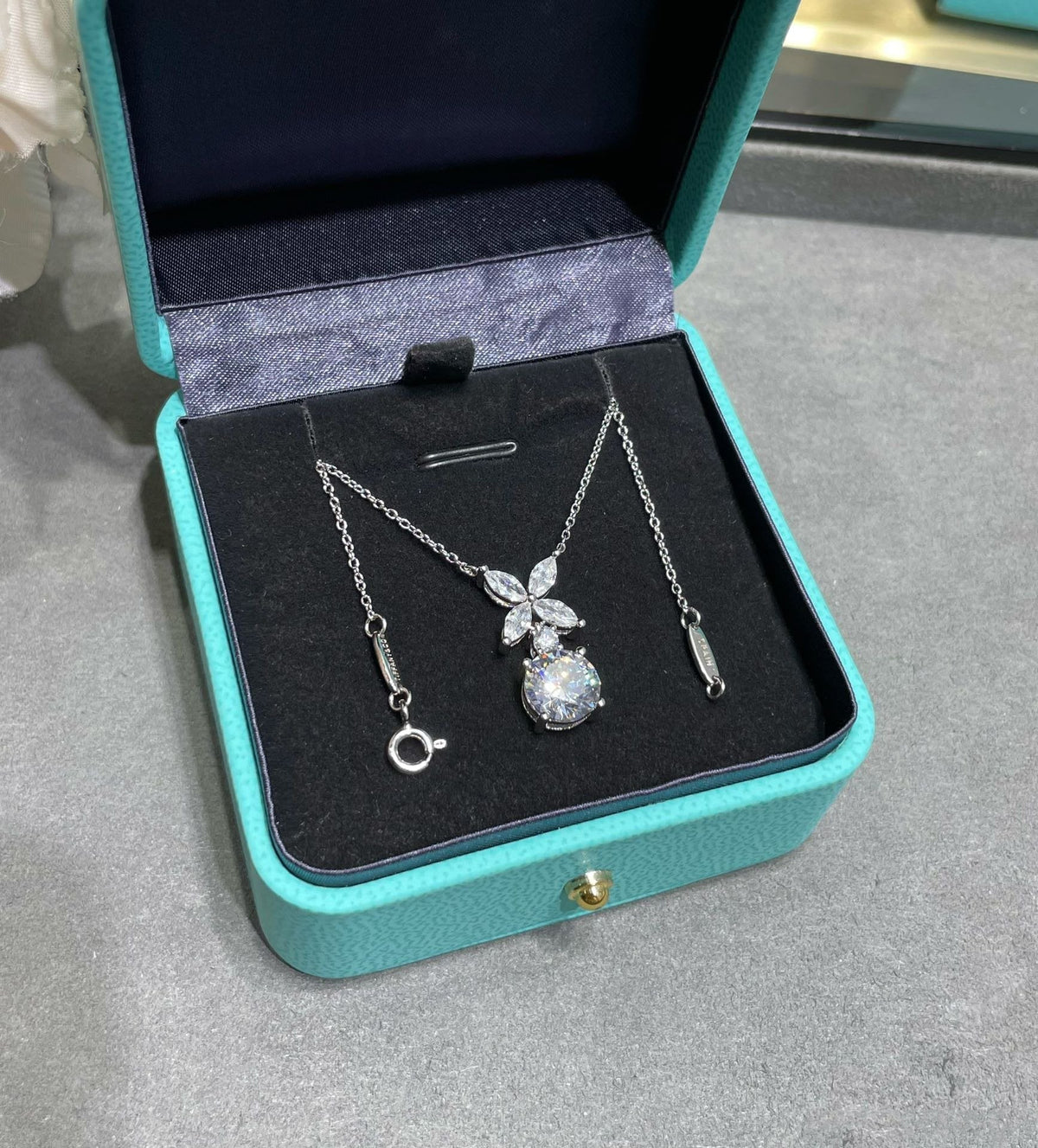 [Haelin Jewelry]VICTORIA PENDANT SILVER DIAMOND NECKLACE