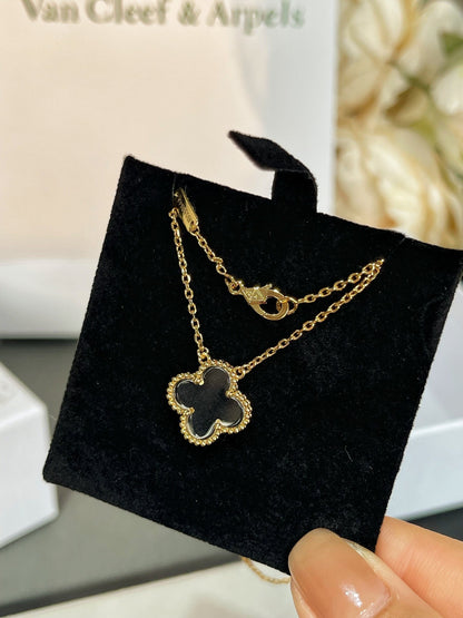 [⭐Haelin Jewelry]CLOVER ROCK CRYSTAL ROSE GOLD NECKLACE