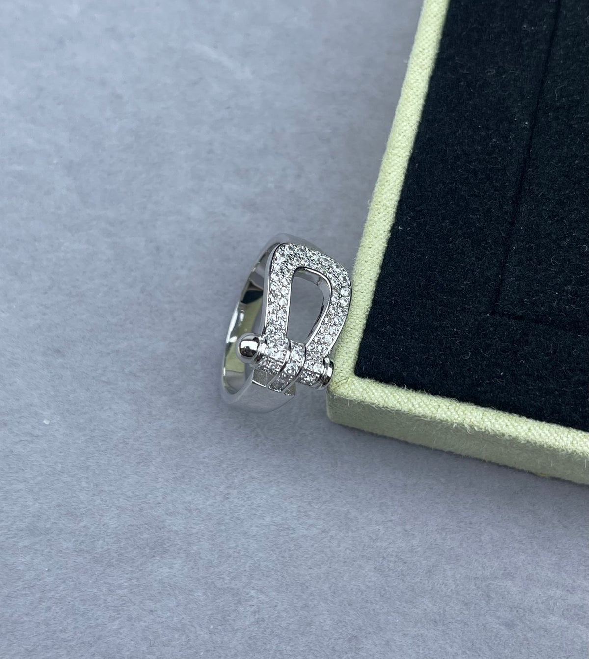 [⭐Haelin Jewelry]Wide Hoof-Shaped Diamond-Studded Ring