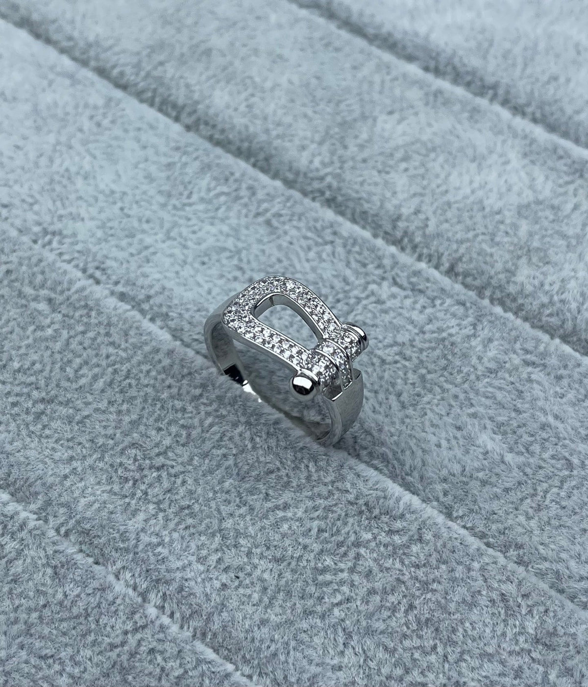 [⭐Haelin Jewelry]Wide Hoof-Shaped Diamond-Studded Ring
