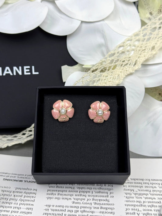 [⭐Haelin Jewelry]26C Pink Camellia Pearl Enamel Stud Earrings