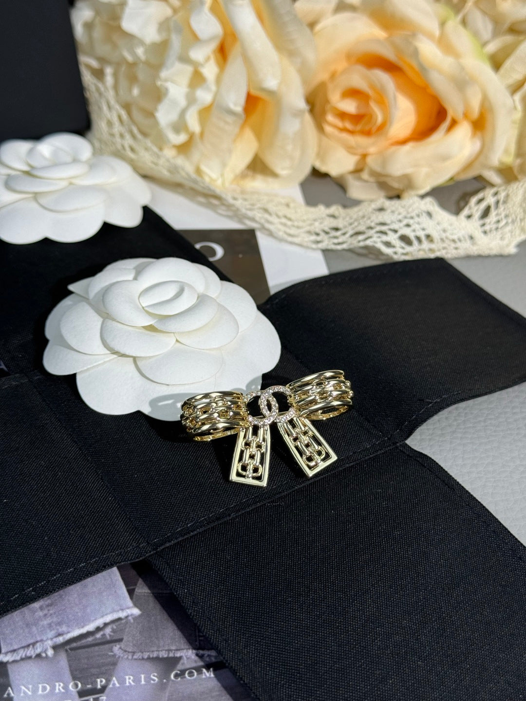 [⭐Haelin Jewelry]25K Hollow Bow Brooch
