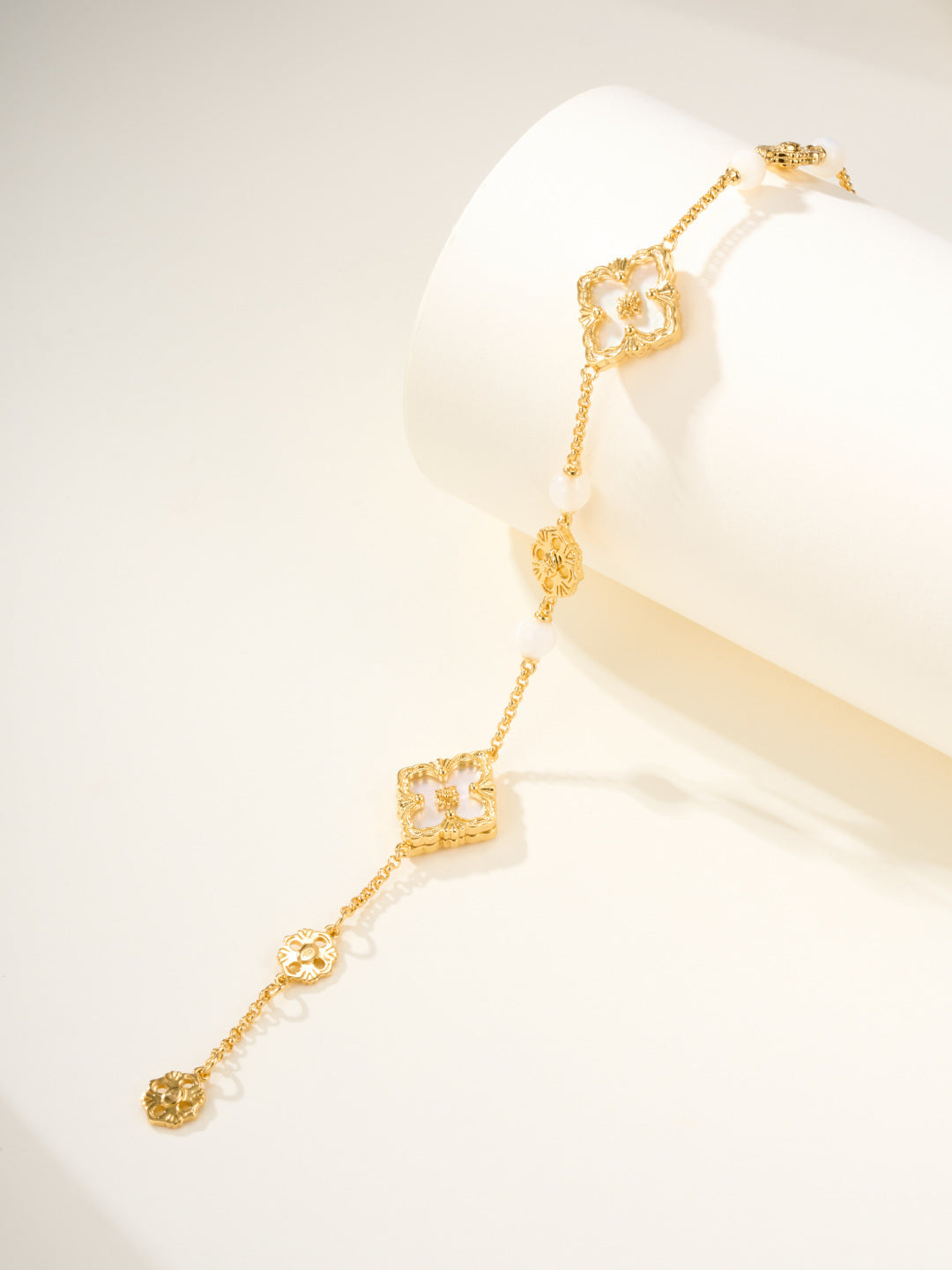 [⭐Haelin Jewelry]B.C.L ENAMELED Three-Flower Bracelet（Trumpet)