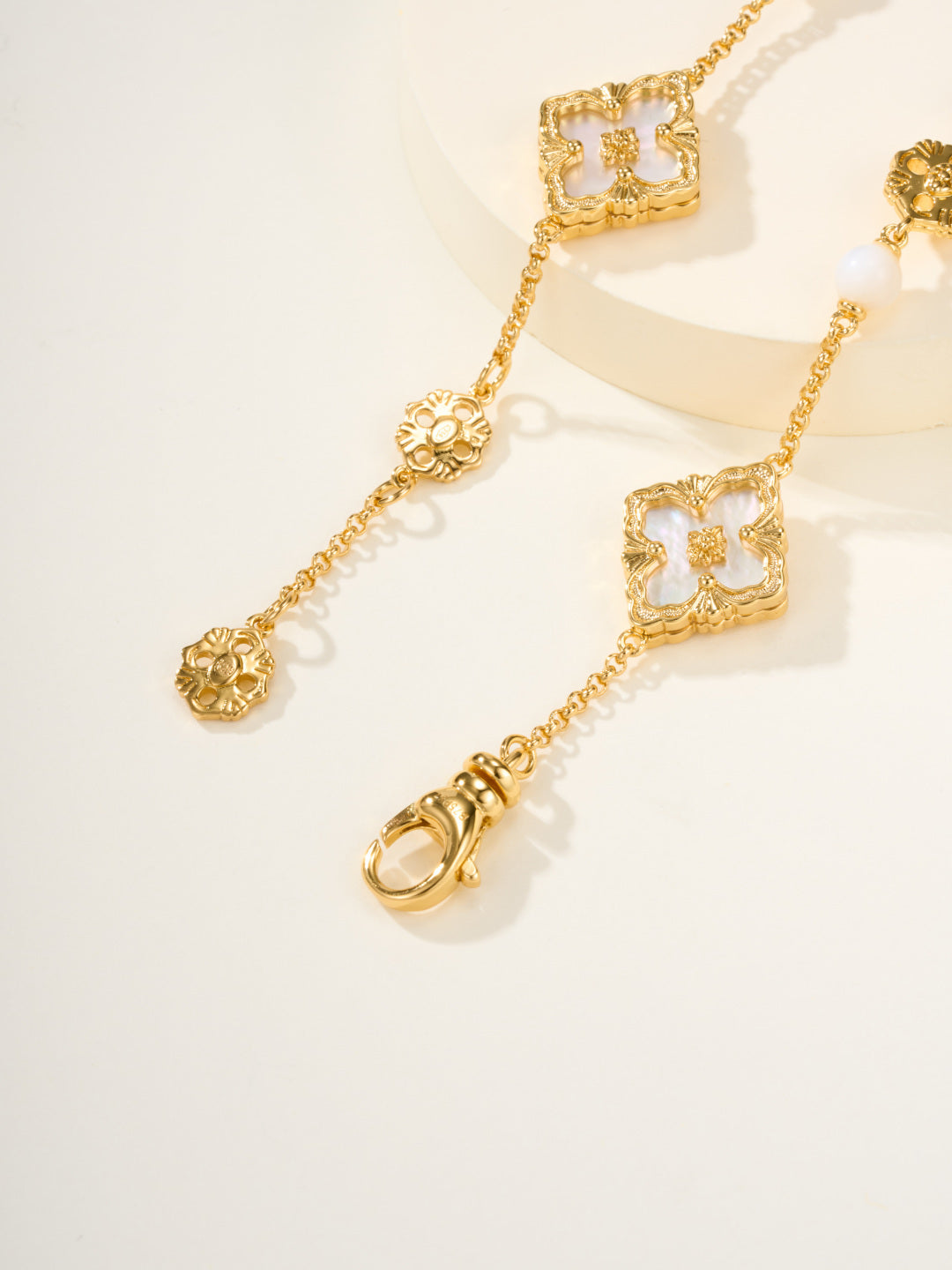 [⭐Haelin Jewelry]B.C.L ENAMELED Three-Flower Bracelet（Trumpet)