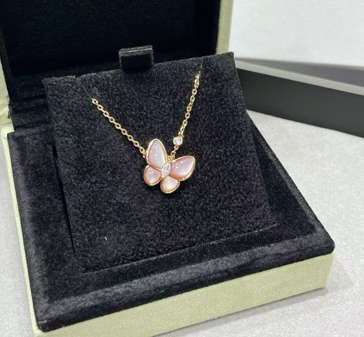 [⭐Haelin Jewelry]BUTTERFLY PINK MOTHER-OF-PEARL DIAMOND NECKLACE