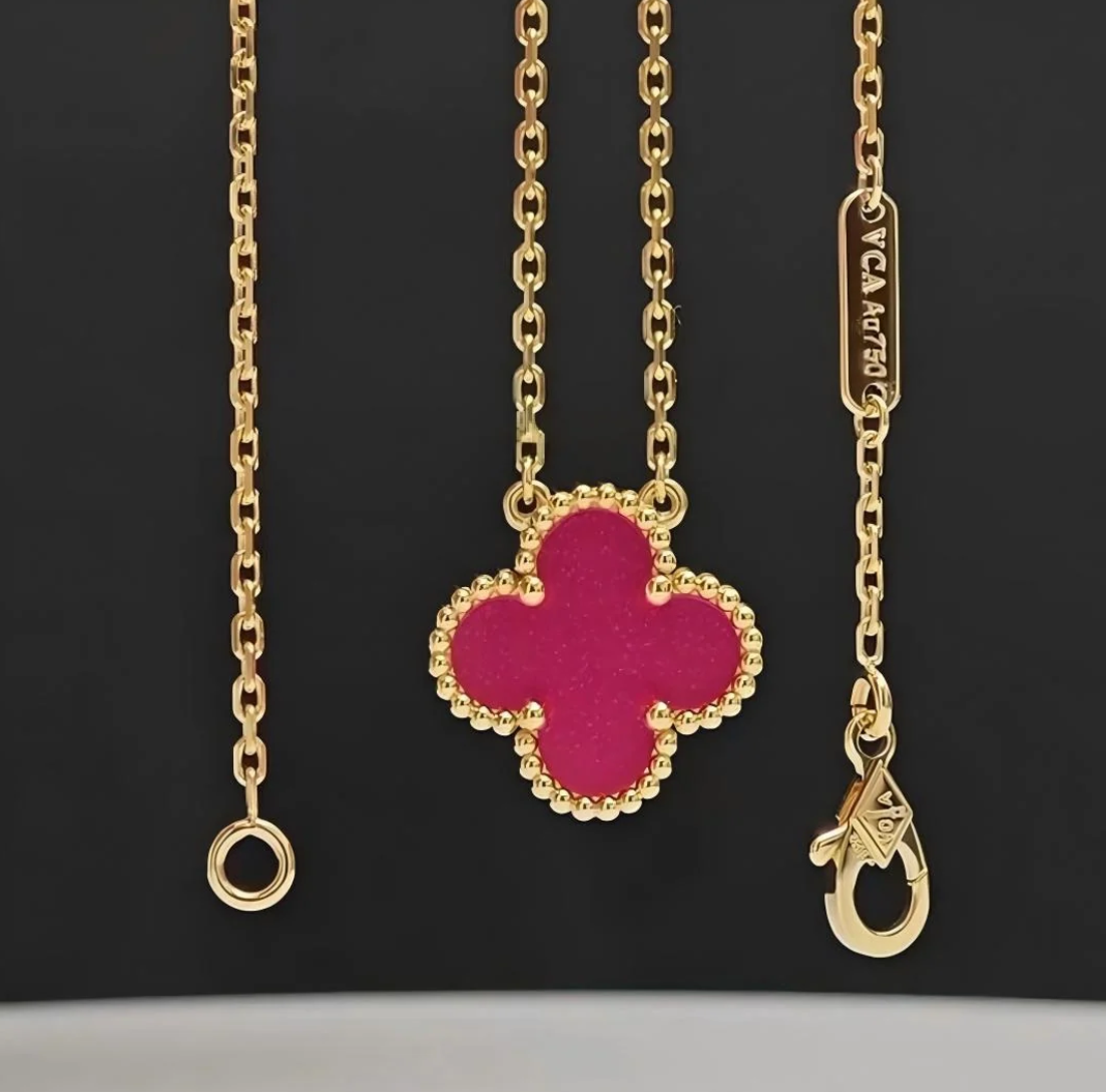 [⭐Haelin Jewelry] NEW CLOVER 15MM PINK ENAMEL NECKLACE