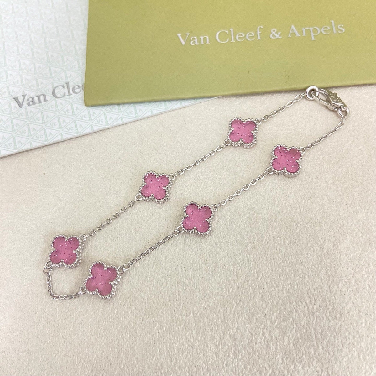 [⭐Haelin Jewelry]2026 NEW CLOVER 6 MOTIF BUBBLE PINK ENAMEL BRACELET