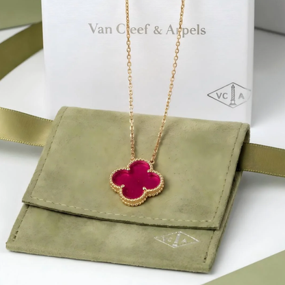 [⭐Haelin Jewelry] NEW CLOVER 15MM PINK ENAMEL NECKLACE