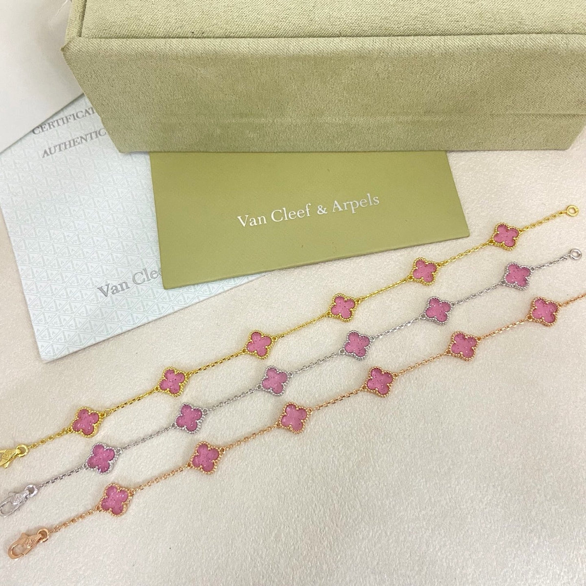 [⭐Haelin Jewelry]2026 NEW CLOVER 6 MOTIF BUBBLE PINK ENAMEL BRACELET
