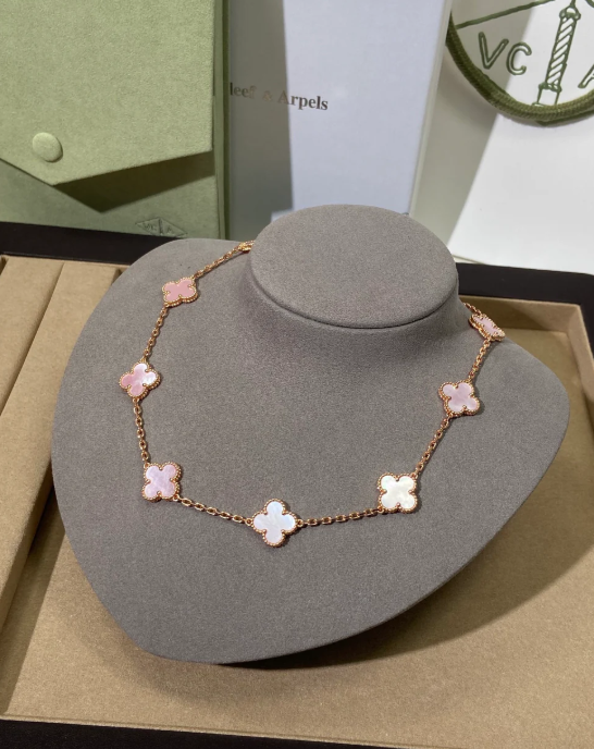 [⭐Haelin Jewelry Jewellery] Pink Necklace with Ten Clover Designs
