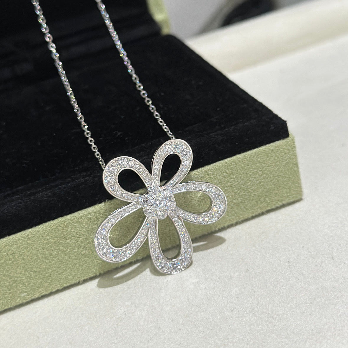 [⭐Haelin Jewelry]FLOWERLACE NECKLACE FULL DIAMONDS