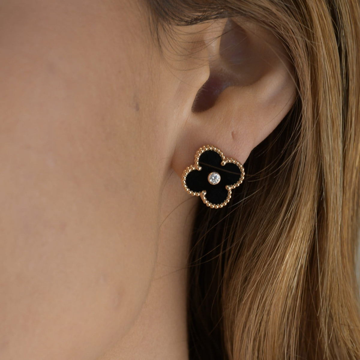 [⭐Haelin Jewelry]CLOVER MEDIUM 1 MOTIFS ONYX DIAMOND EARRINGS