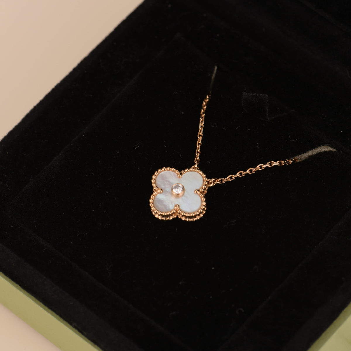 [⭐Haelin Jewelry]CLOVER 15MM DIAMOND WHITE FRITILLARIA NECKLACE