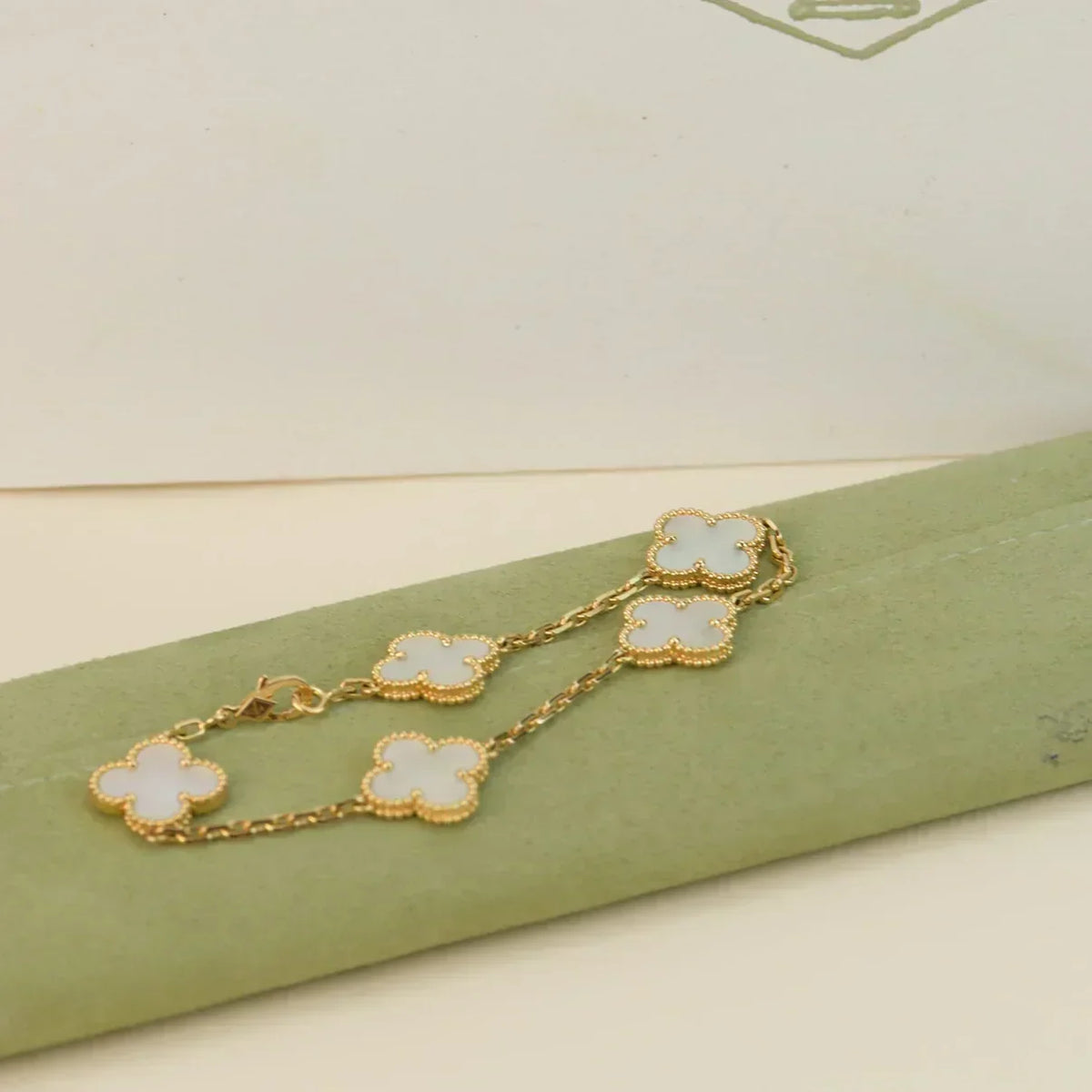 [⭐Haelin Jewelry]CLOVER WHITE PEARL MOP 5 MOTIF BRACELET COLLECTION