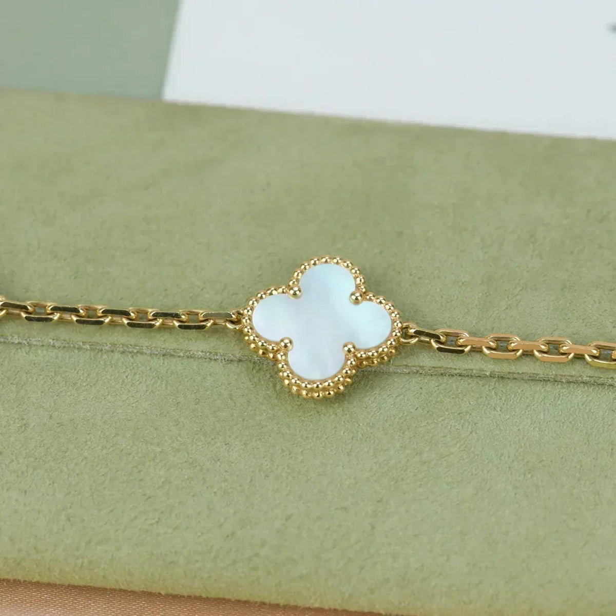 [⭐Haelin Jewelry]CLOVER WHITE PEARL MOP 5 MOTIF BRACELET COLLECTION