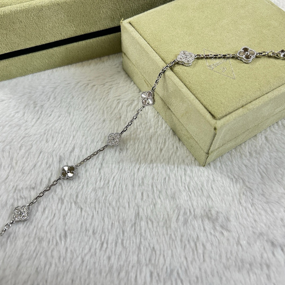 [⭐Haelin Jewelry]CLOVER 6 MOTIF DIAMOND LASER BRACELET