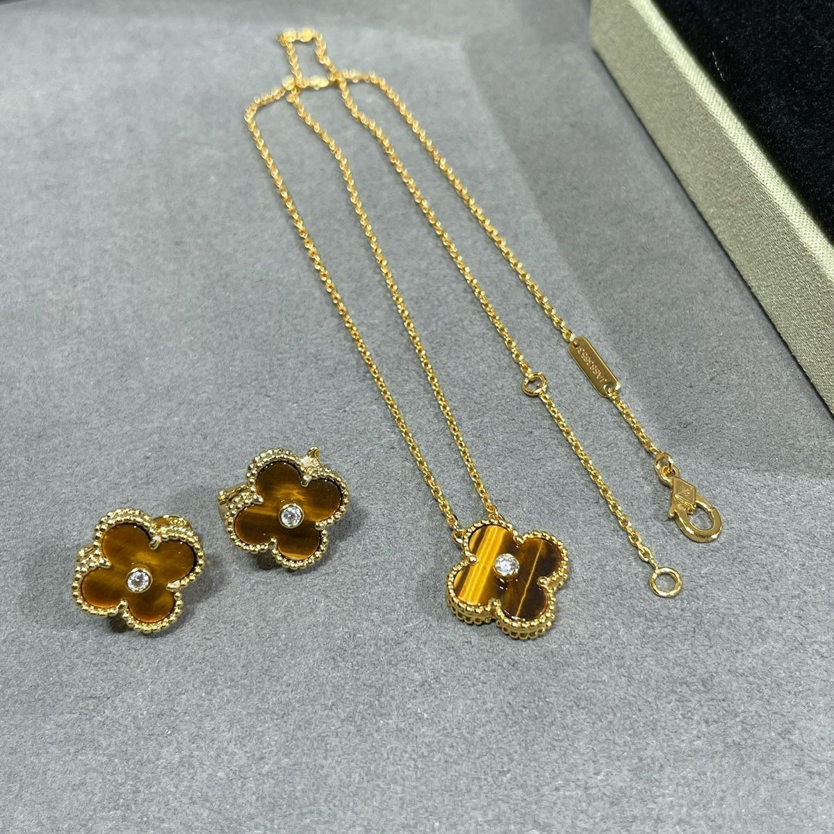 [⭐Haelin Jewelry]CLOVER 15MM DIAMOND AND YELLOW TIGER'S EYE AGATE necklace