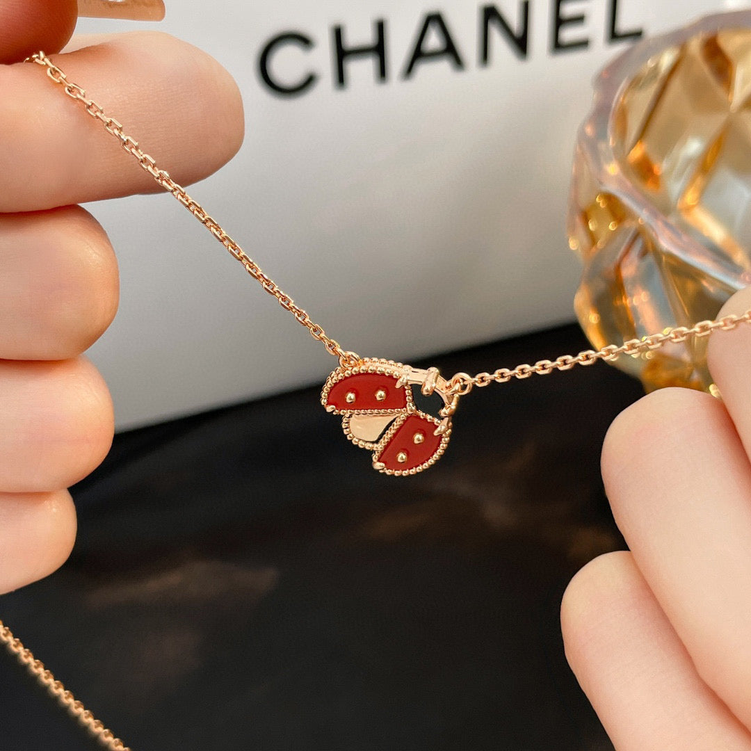 [⭐Haelin Jewelry]LUCKY  CARNELIANS LADYBUG NECKLACE