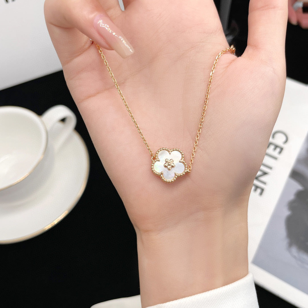 [⭐Haelin Jewelry]LUCKY WHITE MOP PLUM BLOSSOM  BRACELET