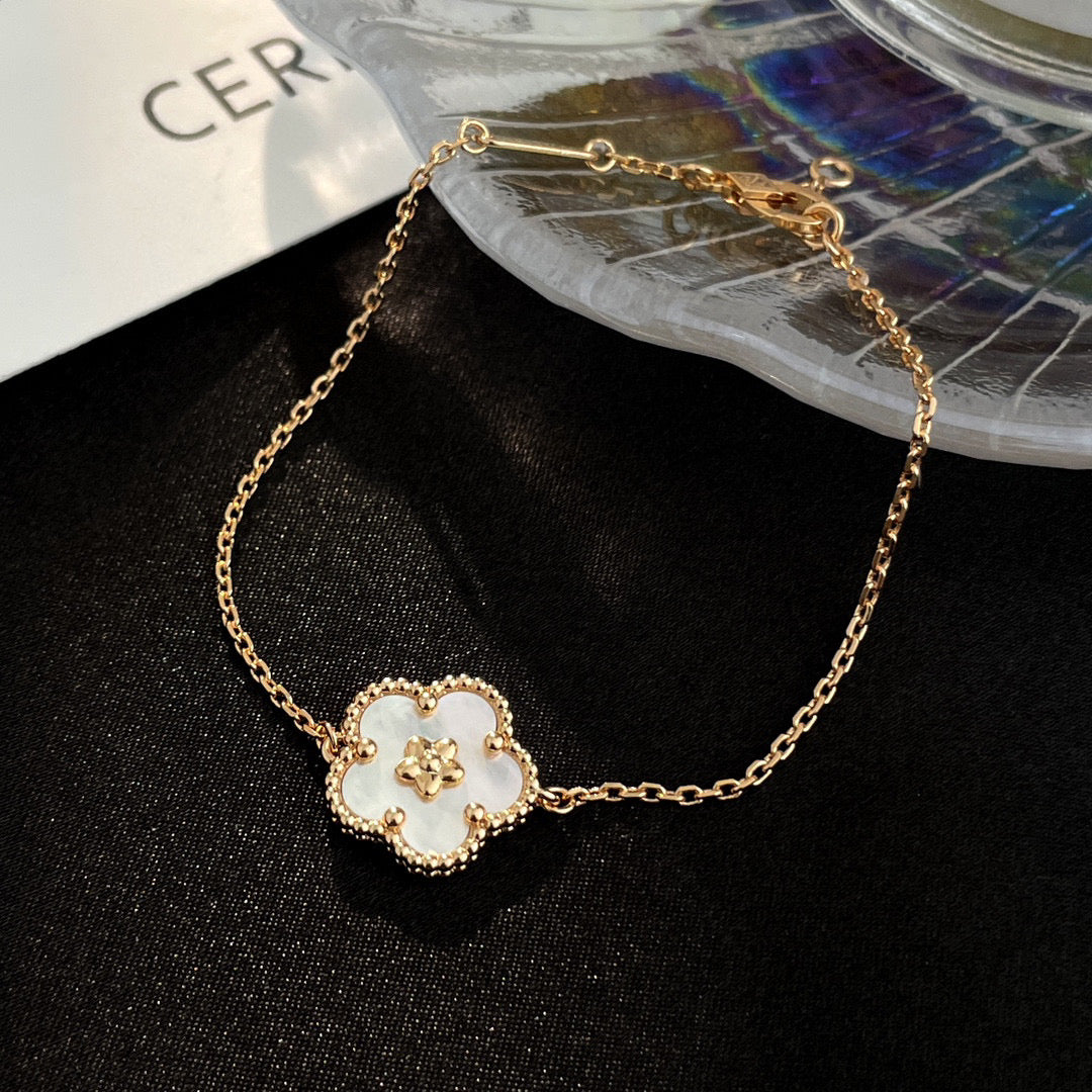 [⭐Haelin Jewelry]LUCKY WHITE MOP PLUM BLOSSOM  BRACELET