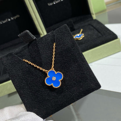 [⭐Haelin Jewelry]CLOVER 15MM DIAMOND AND BLUE AGATE NECKLACE