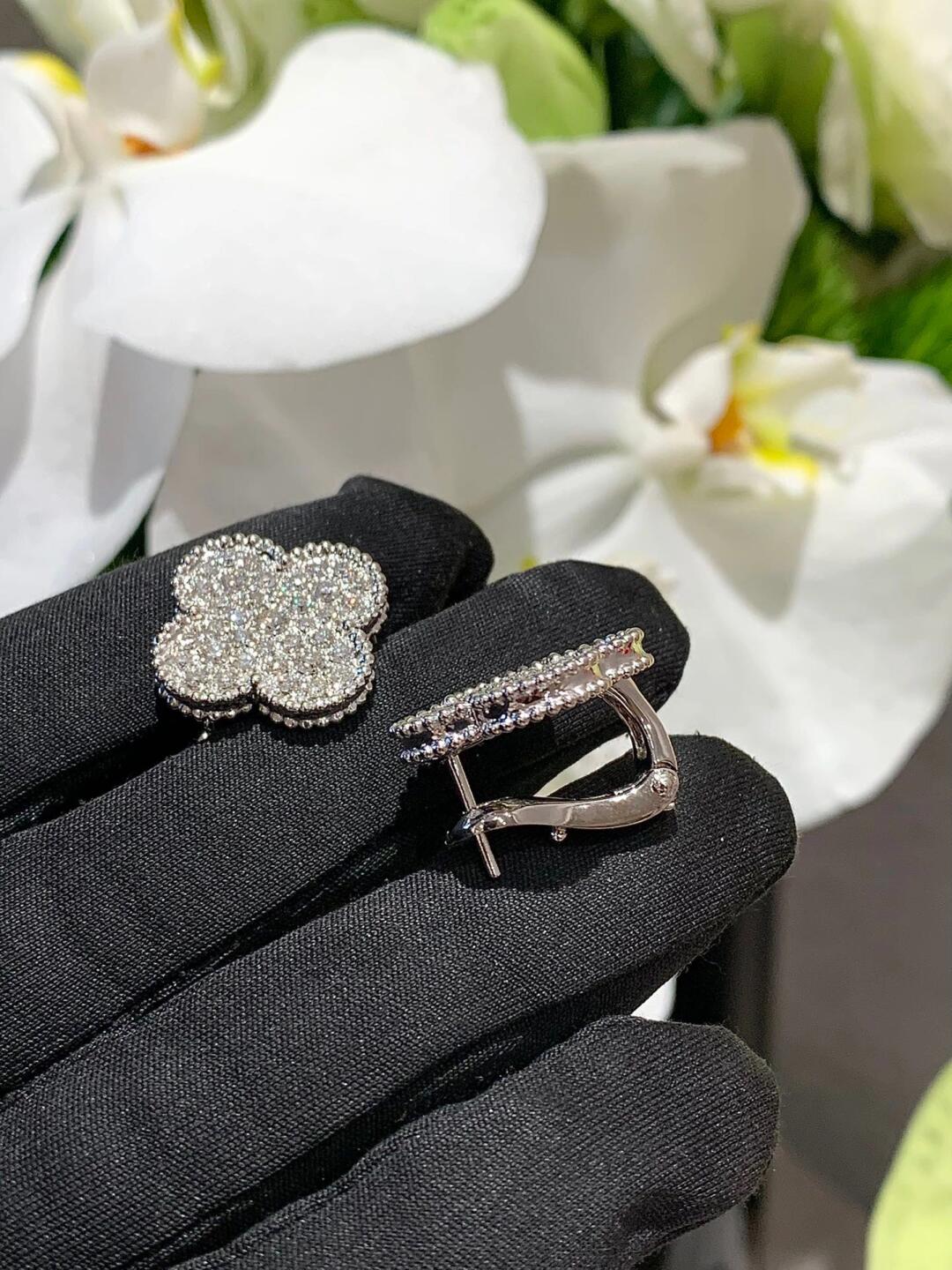 [⭐Haelin Jewelry]CLOVER 20MM MOTIFS DIAMOND STUD EARRINGS SILVER