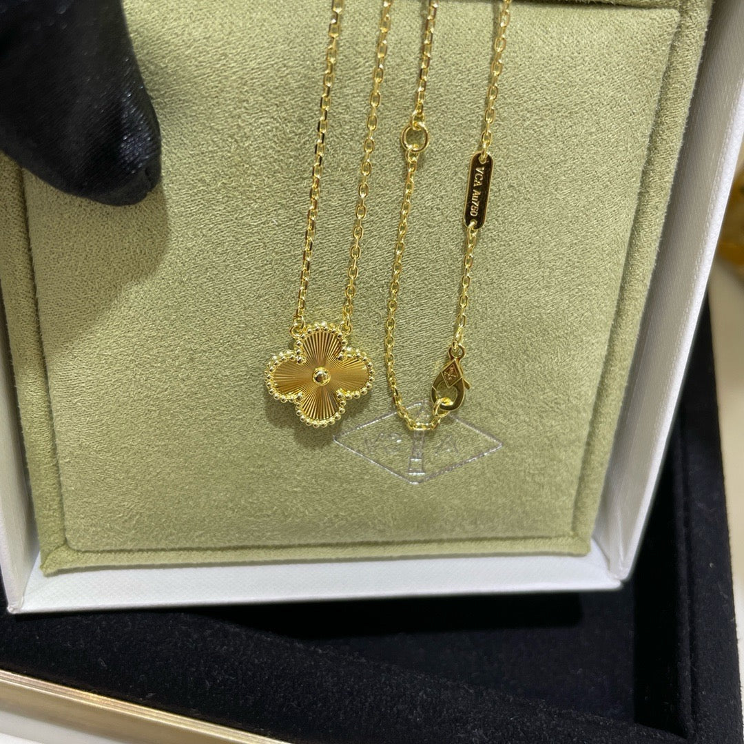 [⭐Haelin Jewelry]CLOVER 15MM LASER NECKLACE