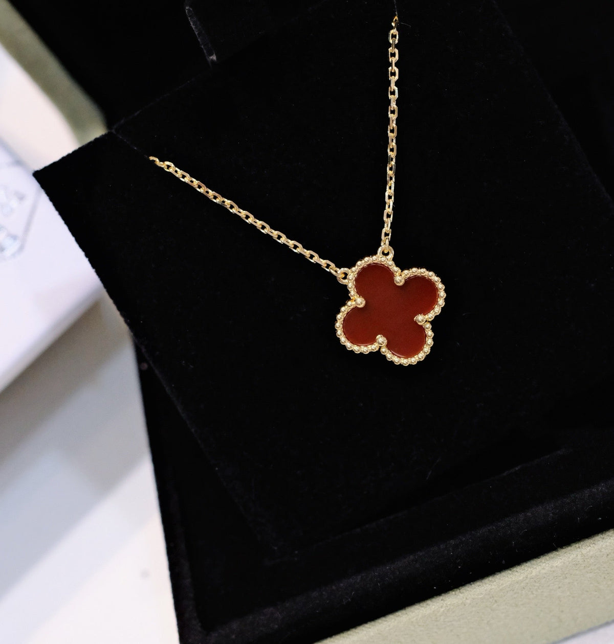 [⭐Haelin Jewelry]CLOVER 15MM CARNELIAN SINGLE FLOWER NECKLACE