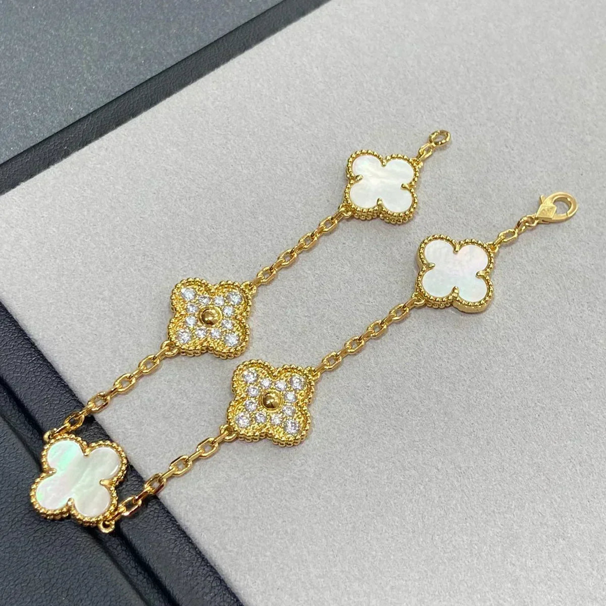 [⭐Haelin Jewelry]CLOVER WHITE PEARL MOP 5 MOTIF BRACELET COLLECTION