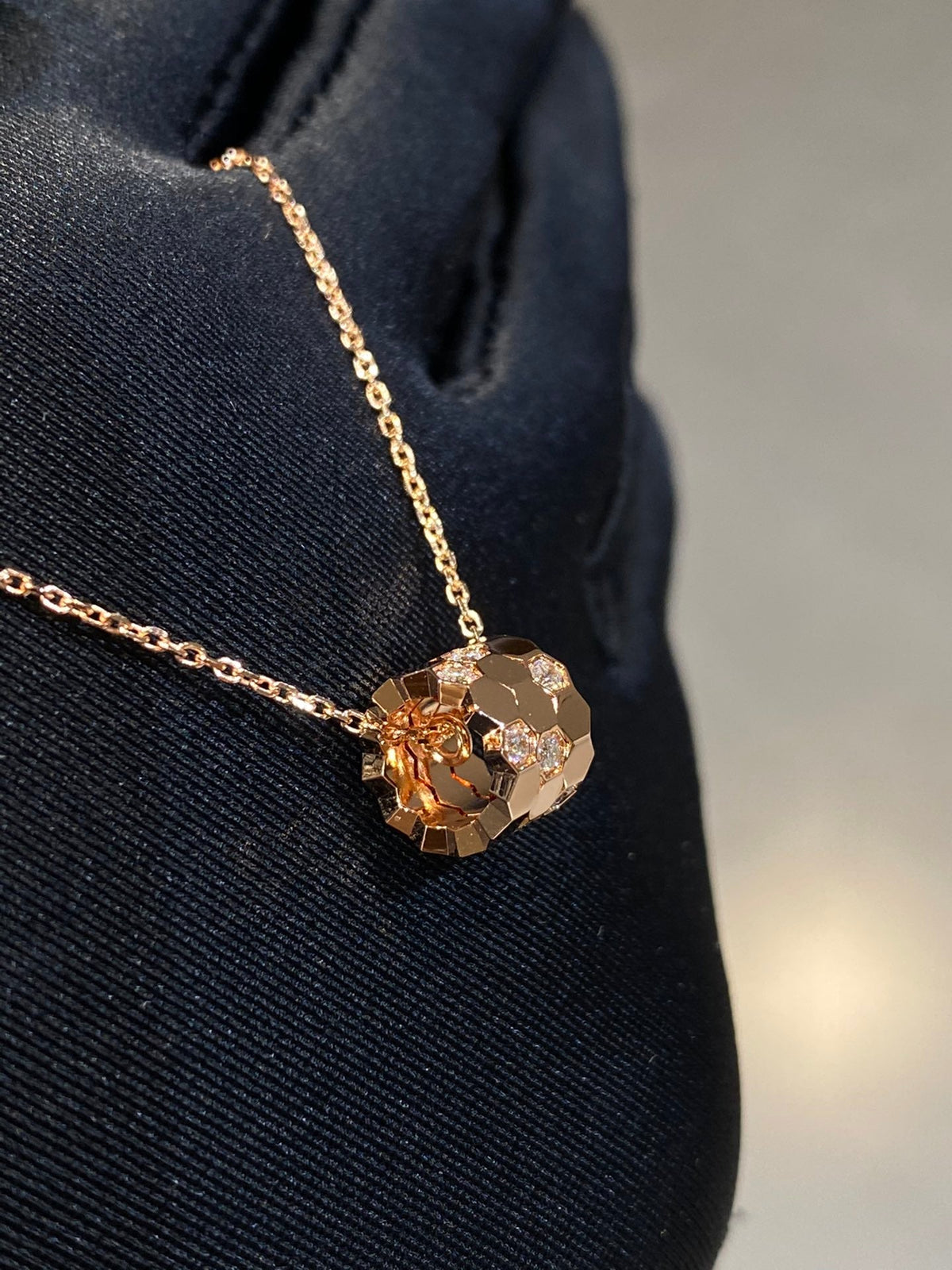 [⭐Haelin Jewelry]BEE LOVE DIAMOND NECKLACE