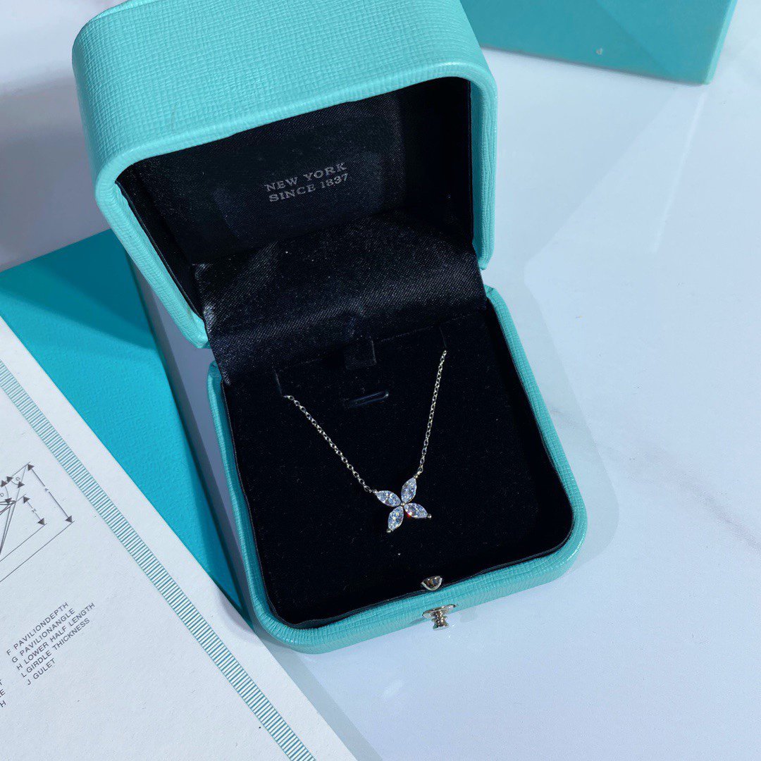 [Haelin Jewelry]PLATINUM AND DIAMOND VICTORIA PENDANT NECKLACE