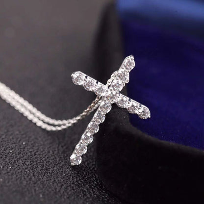 [Haelin Jewelry]MOISSANITE STONE CROSS PENDANT NECKLACE SIMULATED DIAMOND CROSS CHOKER